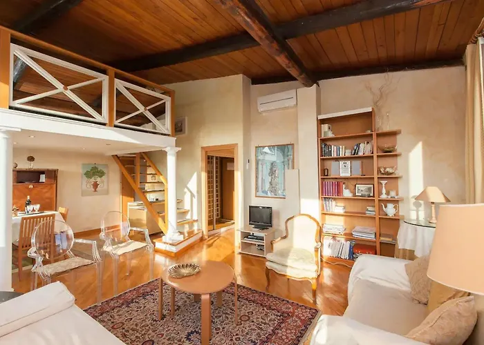 Amazing Panoramic Artist's Loft Spanish Steps Rome